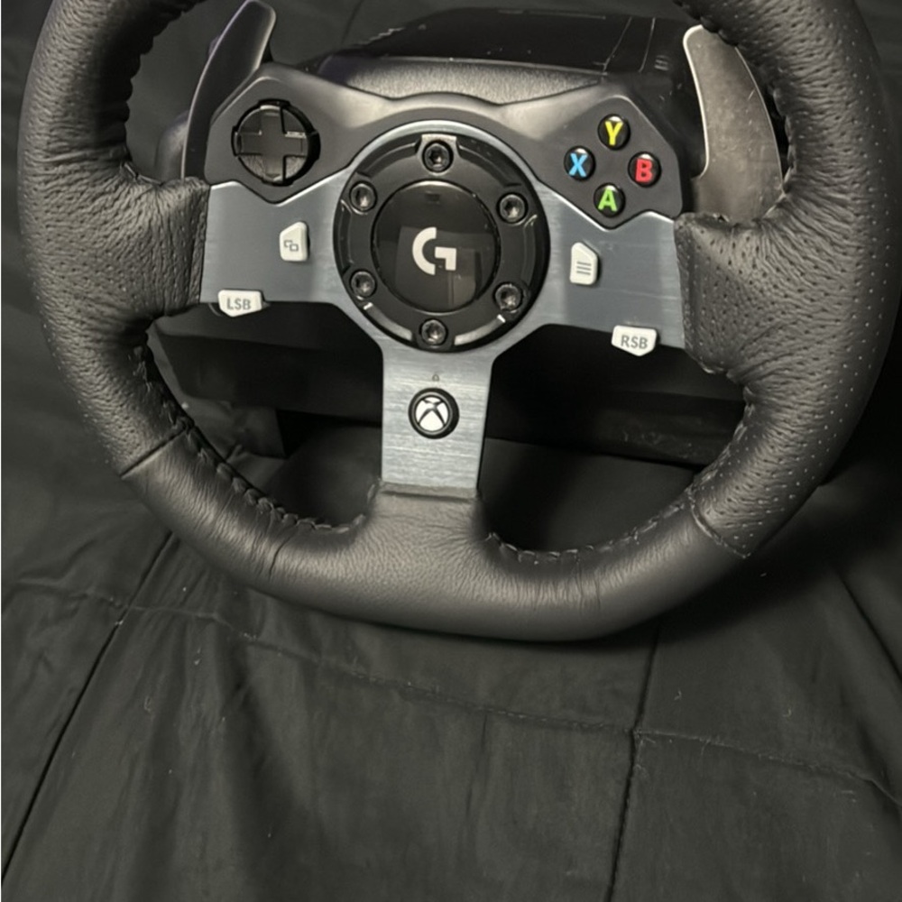 Logitech G920 Driving Force Racing Wheel and Pedals